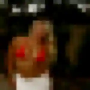 Rejoins Anne, 28 ans à Dompierre-sur-Mer gratuitement