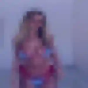 Rencontre Benedicte, 20 ans à Jouy-en-Josas en privé