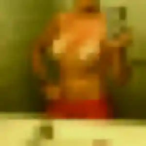 Hajar, 30 ans, connectée à La Trinité pour une rencontre coquine
