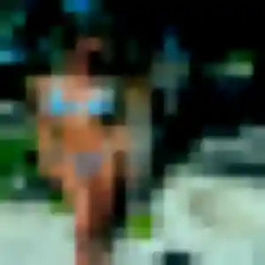 Découvre Wahiba, 31 ans à Larmor-Plage en privé