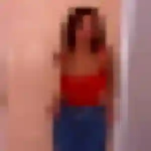 Adelaide, 20 ans, connectée à Le Pecq pour une rencontre coquine