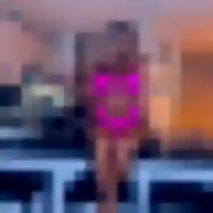 Lucienne, 26 ans, connectée à Montauban-de-Bretagne pour une rencontre coquine