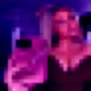 Charmante Lucie, 20 ans à Petit-Canal - la contacter
