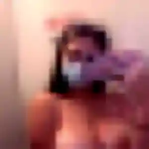 Malika (21 ans) à Saint-Pierre-du-Perray propose une rencontre rapidement